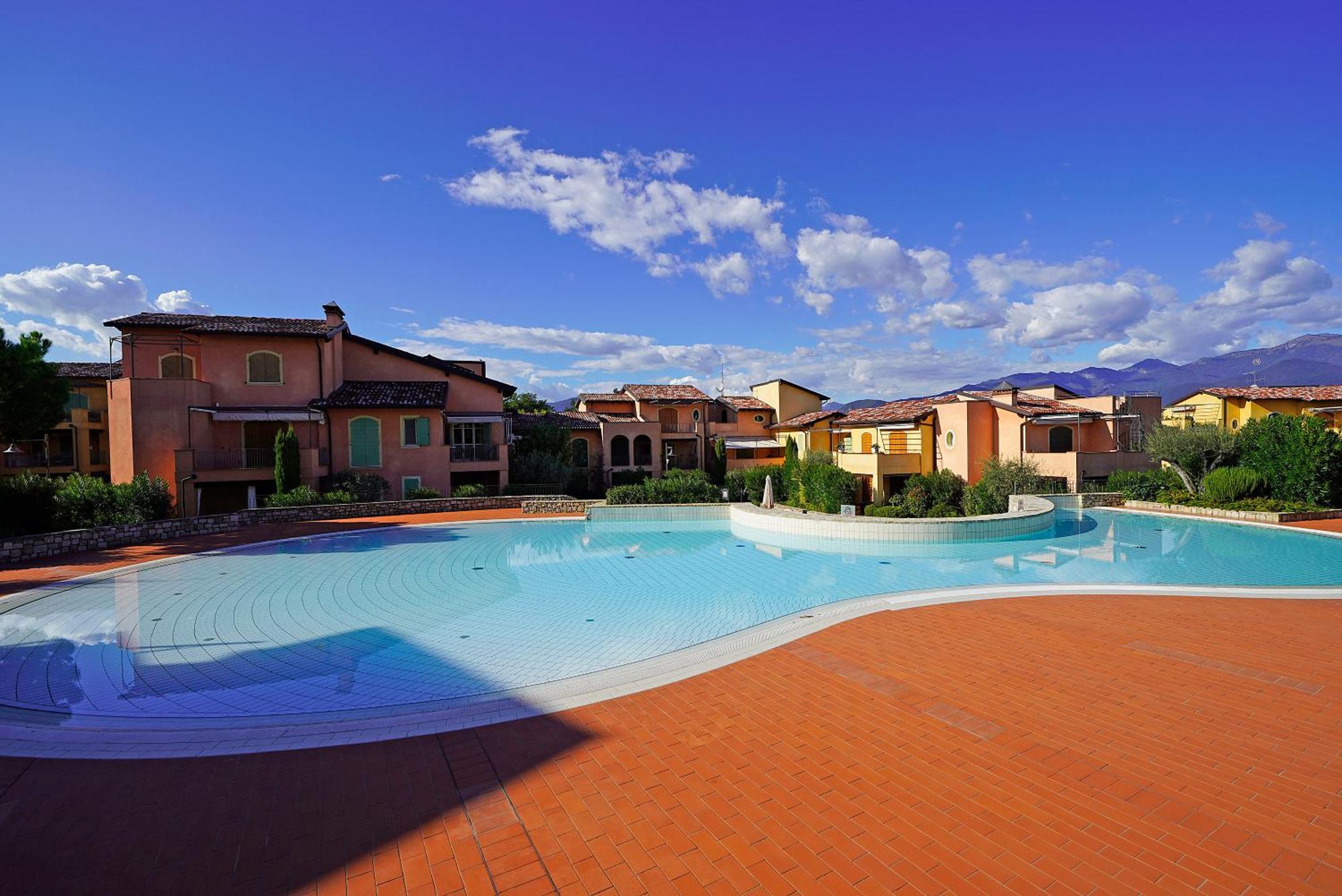 Borgo Del Torchio - Gardagate Apartman Manerba del Garda Kültér fotó