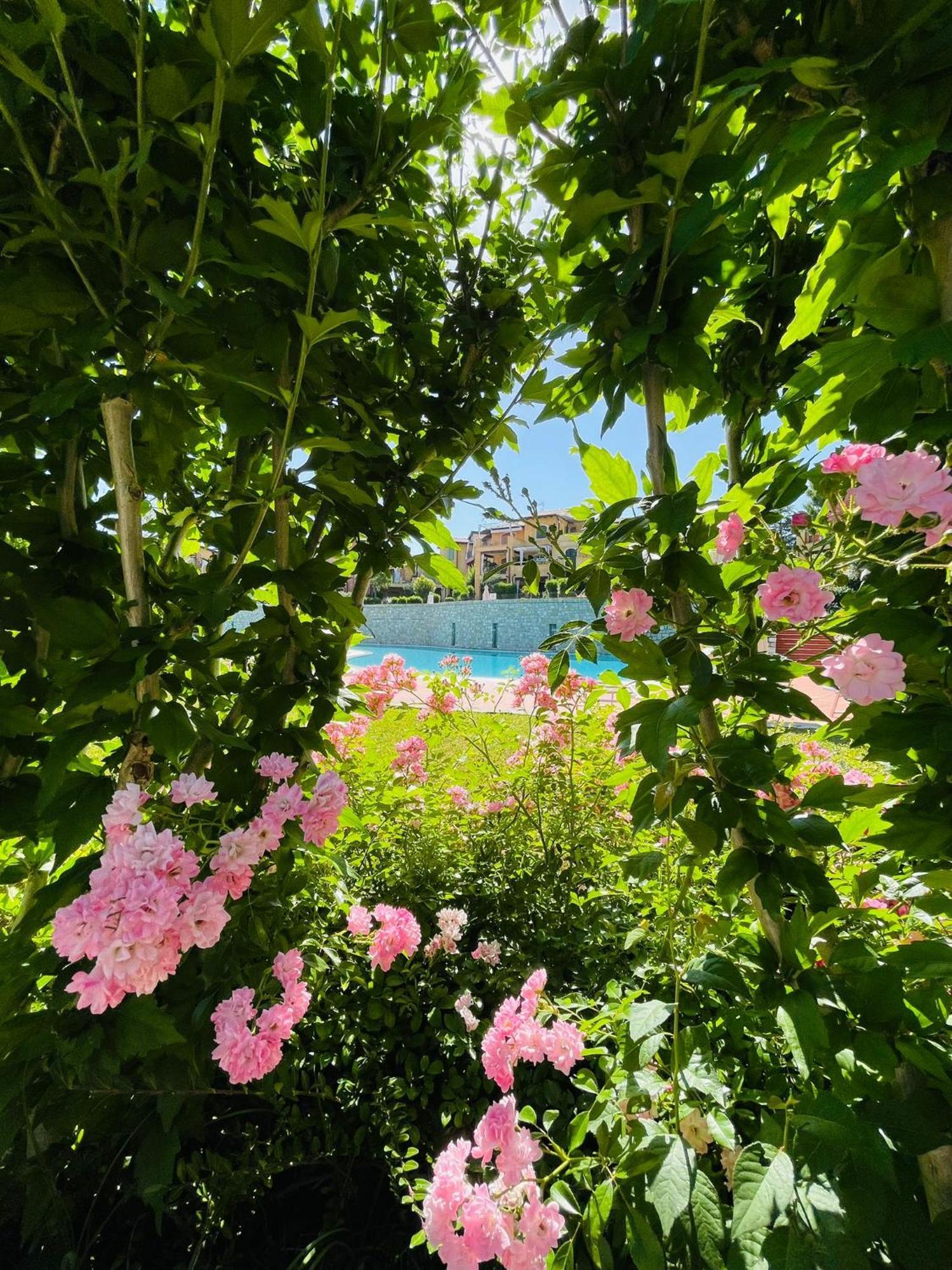 Borgo Del Torchio - Gardagate Apartman Manerba del Garda Kültér fotó