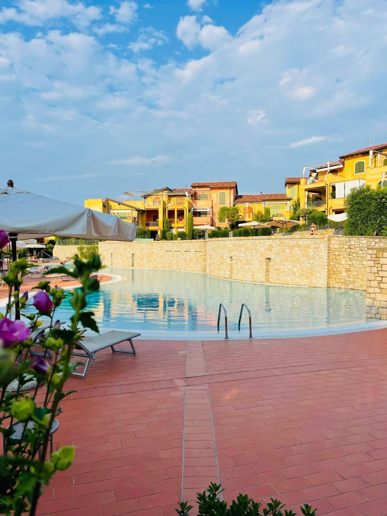 Borgo Del Torchio - Gardagate Apartman Manerba del Garda Kültér fotó